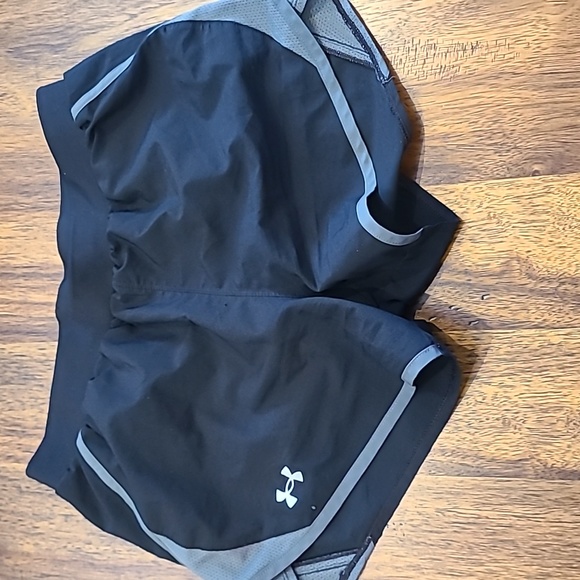 Under Armour Pants - Black Under Armour Running Shorts Size small